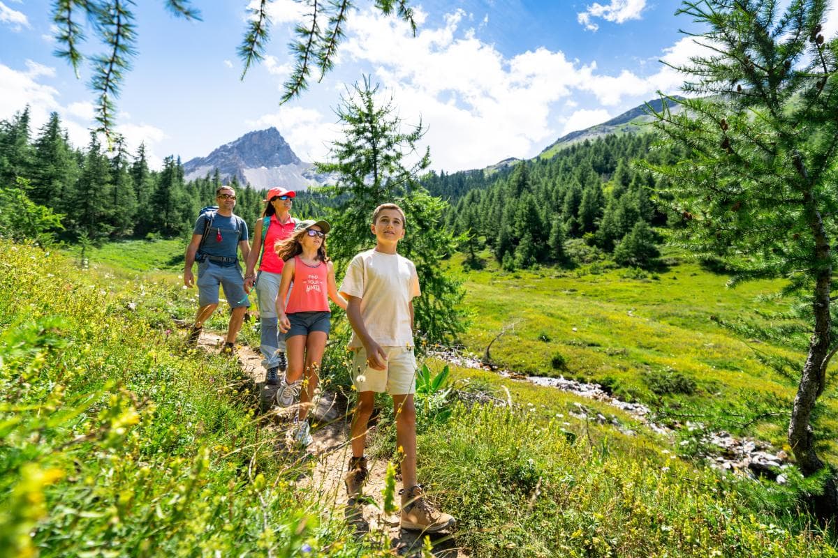 Hiking-Family-Briancon-Serre-Chevalier