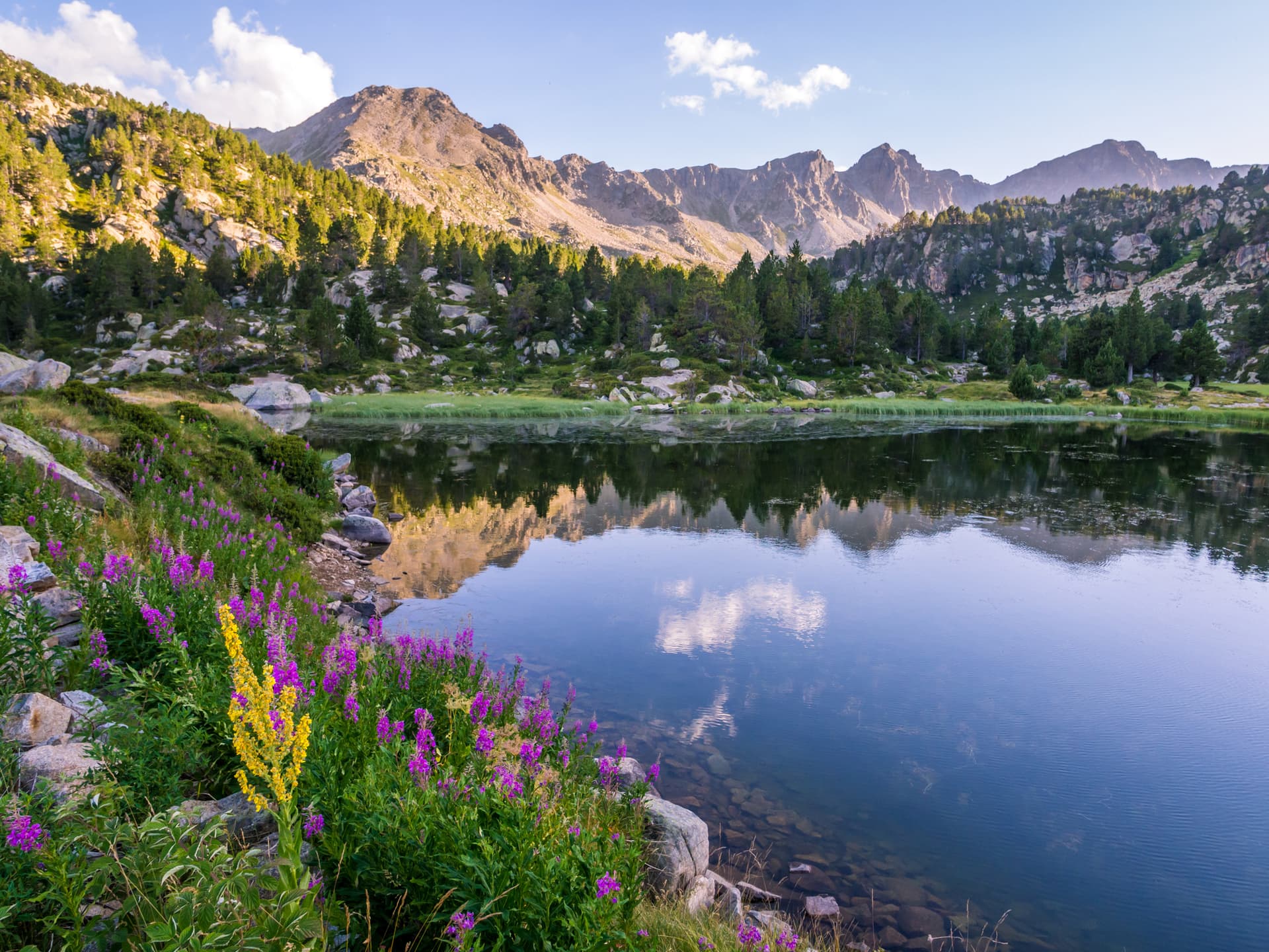 Andorra-Lake-Estany-Primer-Pyrenees