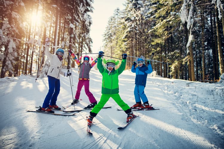 Kids-skiing-family-happy-smiling-excited