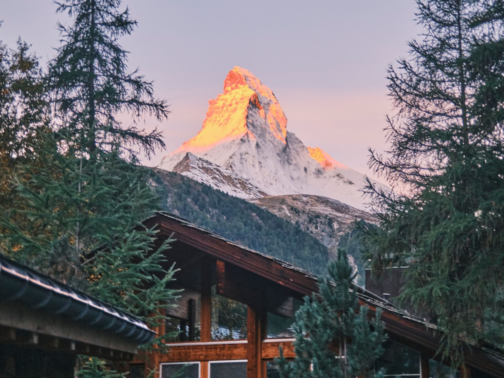 zermatt-sunrise-matterhorn-cabins-cropped