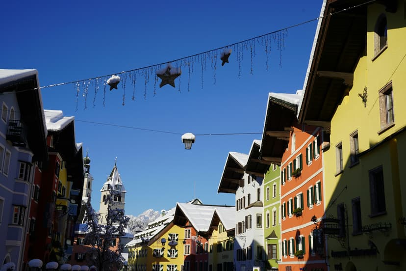 Kitzbuhel-shopping-lights-buildings