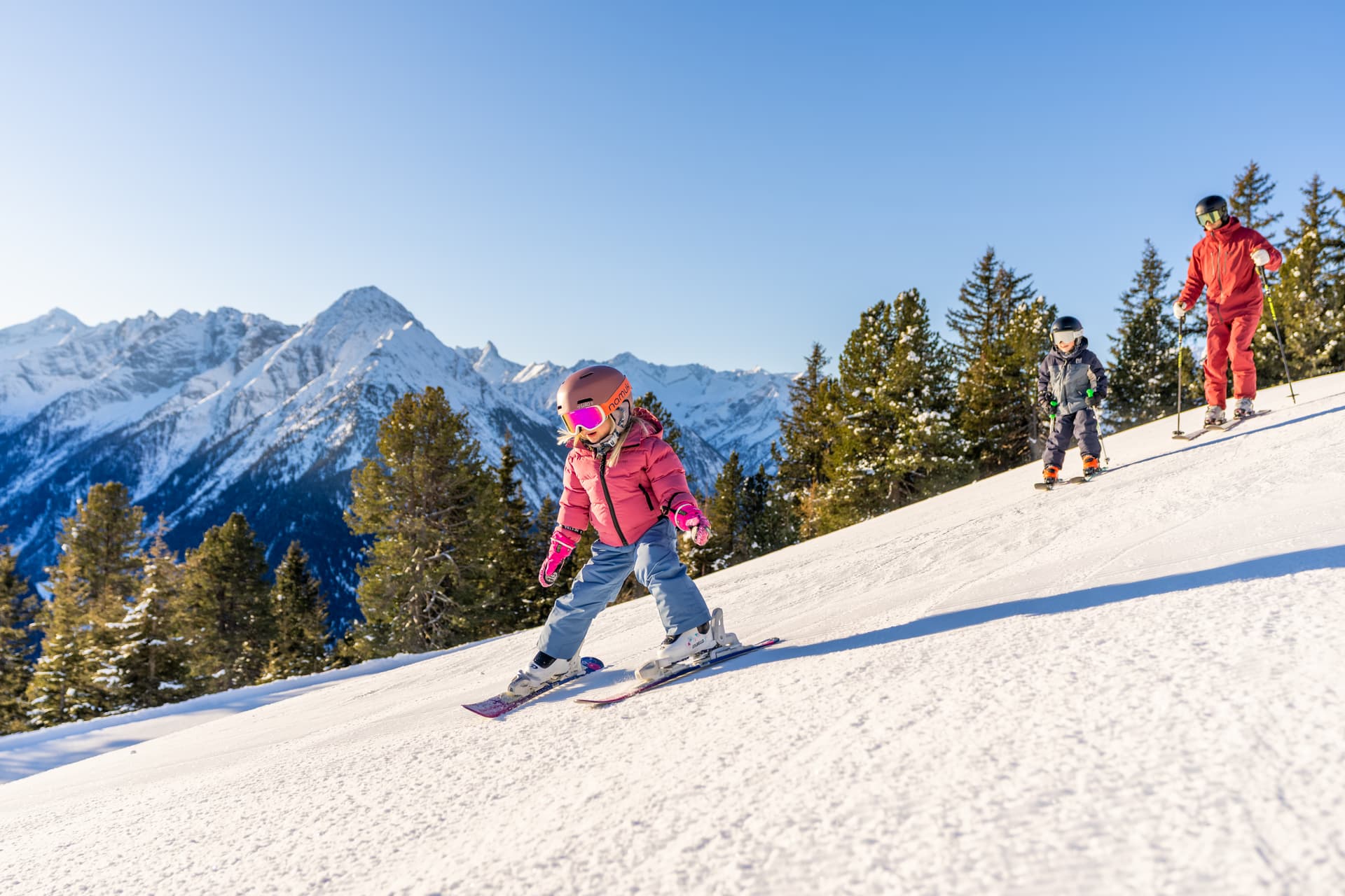 Mayrhofen-family-skiing