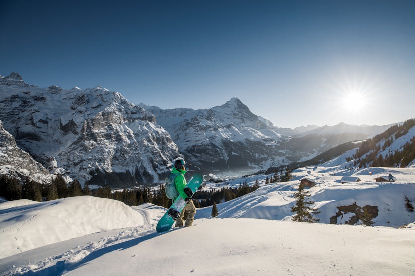 https://a.storyblok.com/f/150663/2400x1600/699c397add/grindelwald-first-winter-snowboard-eiger-jungfraubahnen.jpg