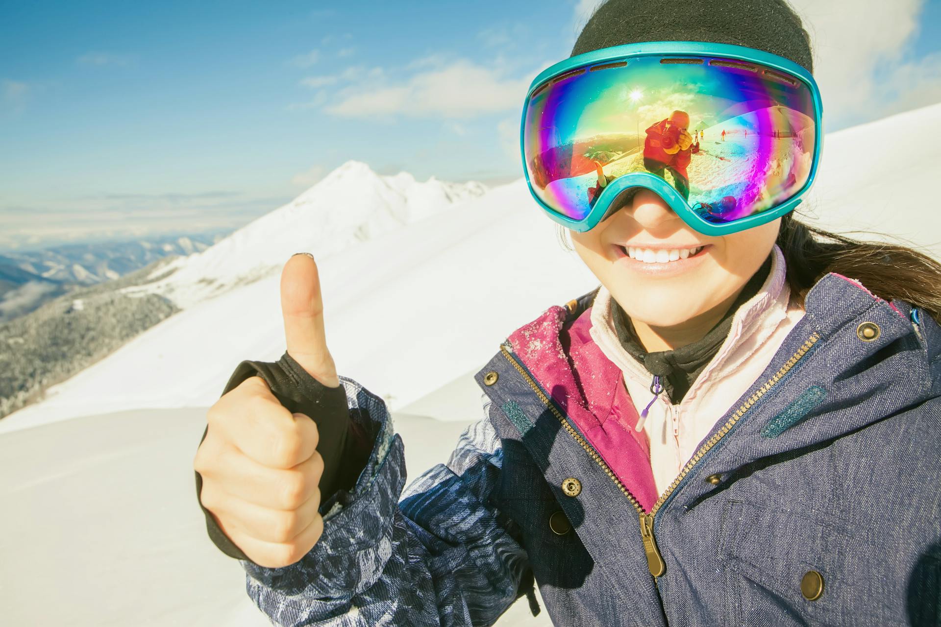 Skier in goggles gives the thumbs up